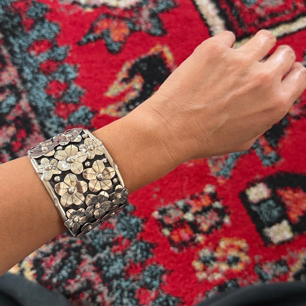 Wide Flowers Patterns Design Cuff Sterling Bracelet
